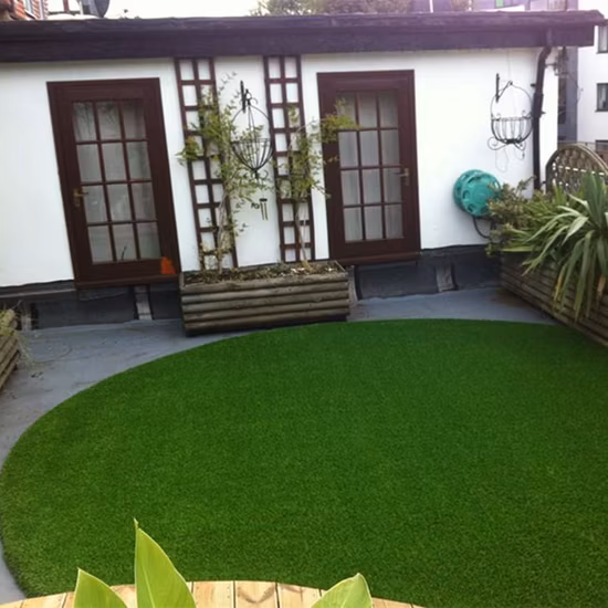 China Azulejos de césped artificial Paisaje Astroturf Putting Green Césped falso Alfombra de césped Sintético Golf Tenis Fútbol Deportes Suelos Césped artificial para jardín